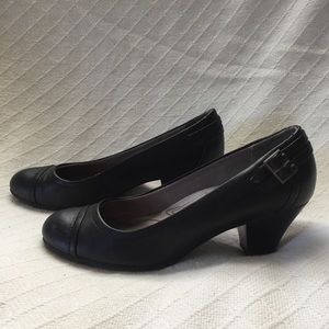 Lifestride Low Heeled Black Pumps